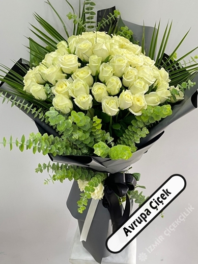 gri-ambalajda-41ithal-beyaz-gul